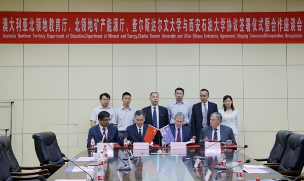 签约_8899 - 副本.JPG